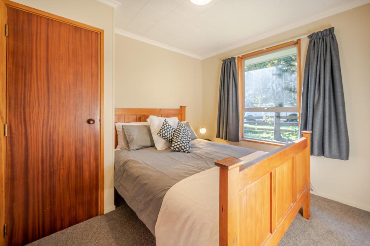 Woodills Wonderland - Akaroa Holiday Home Exterior foto