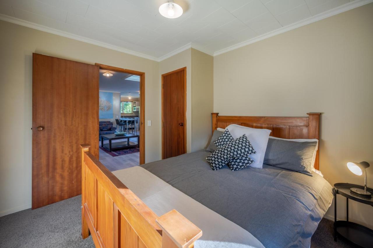 Woodills Wonderland - Akaroa Holiday Home Exterior foto
